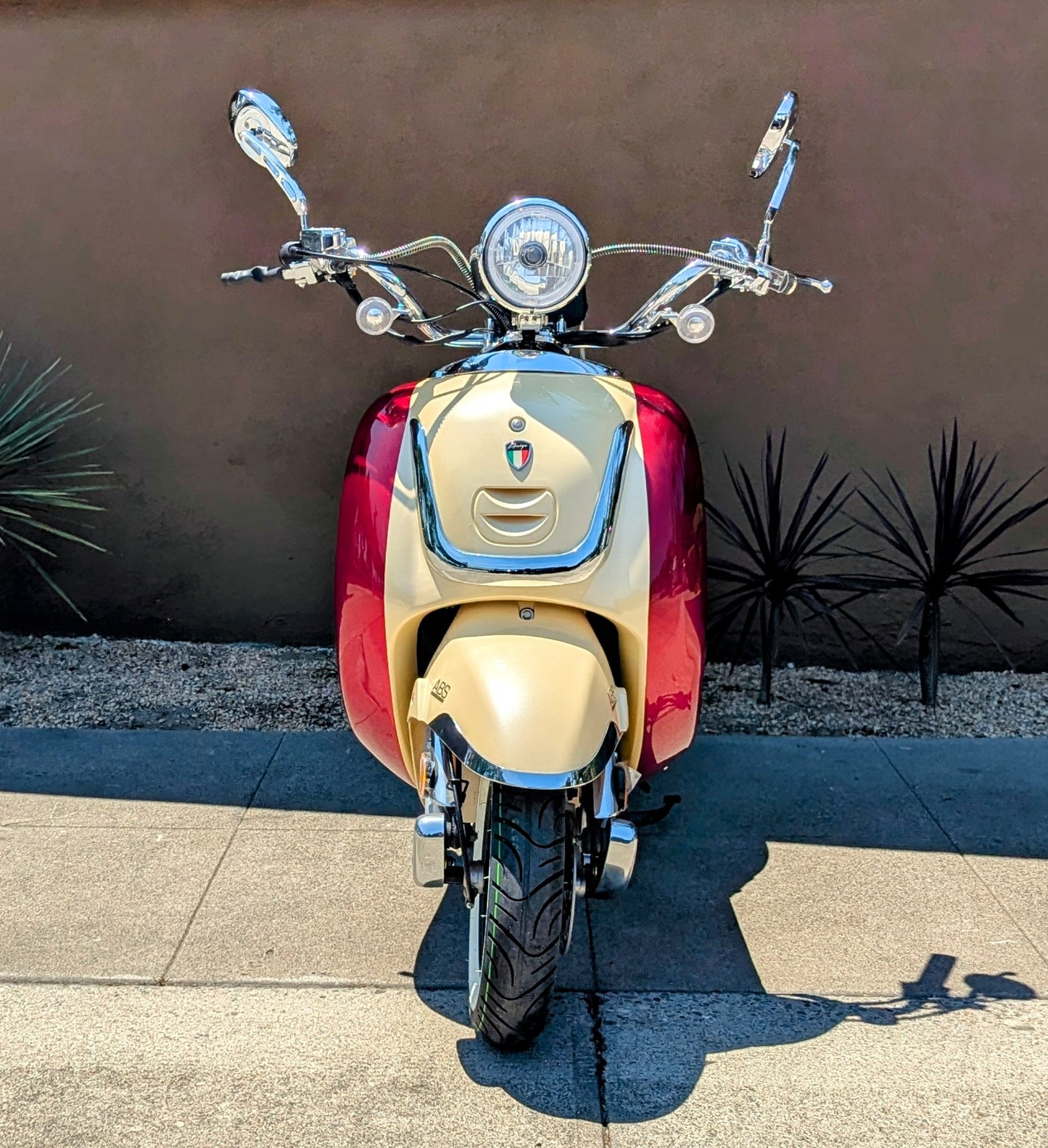 Amigo IL Bello 150cc Retro Gas Scooter