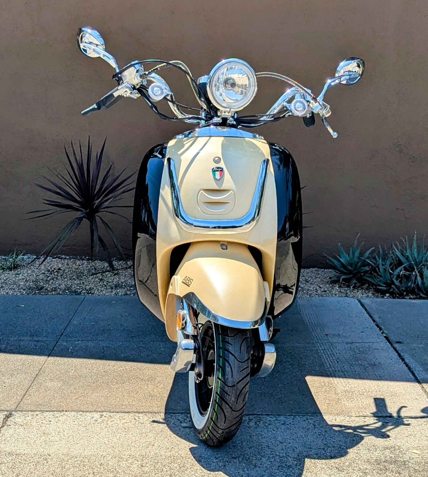 Amigo IL Bello 150cc Retro Gas Scooter