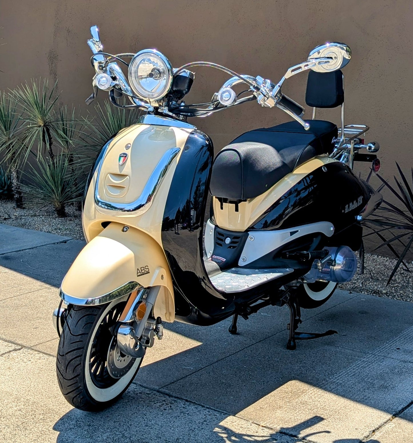Amigo IL Bello 150cc Retro Gas Scooter