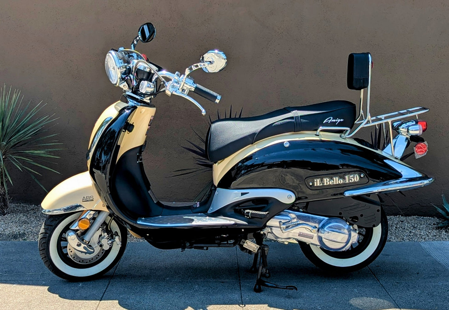 Amigo IL Bello 150cc Retro Gas Scooter