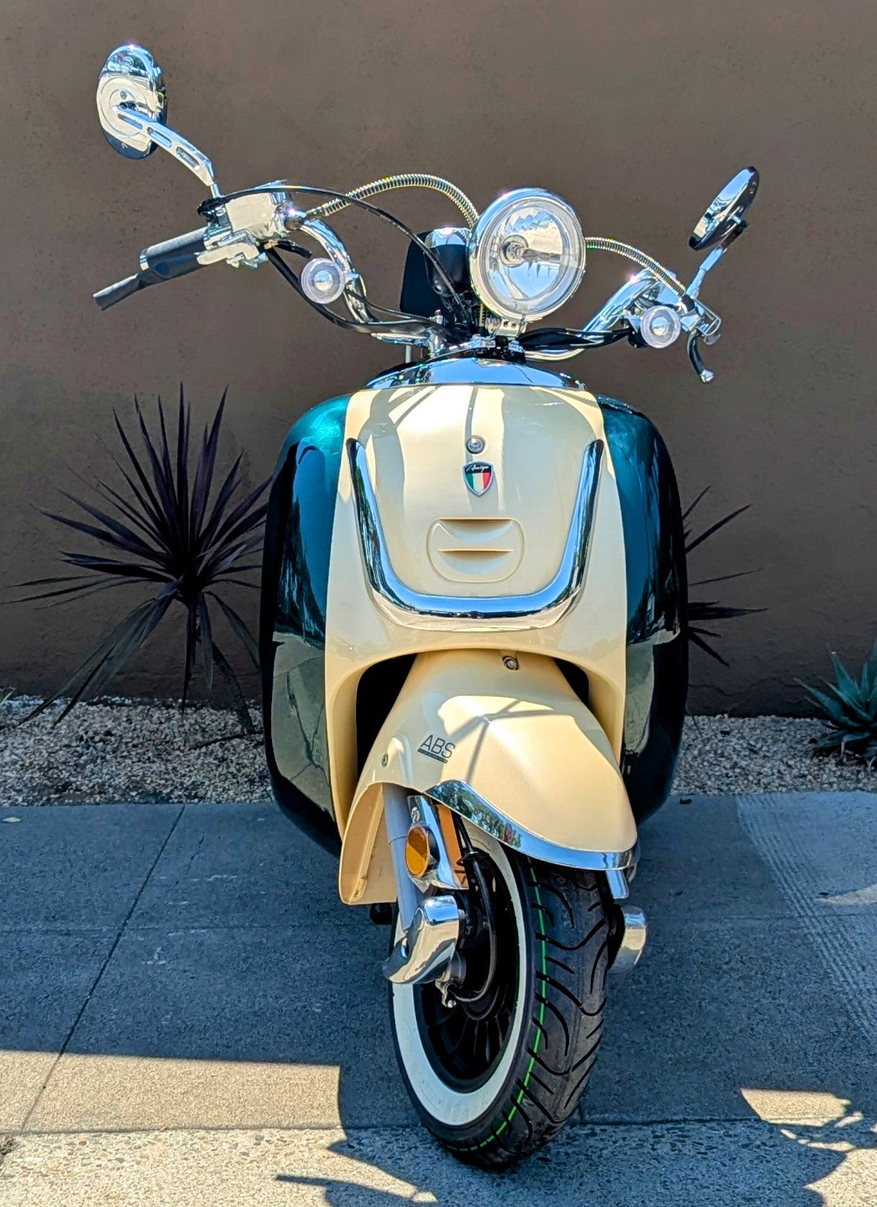 Amigo IL Bello 150cc Retro Gas Scooter