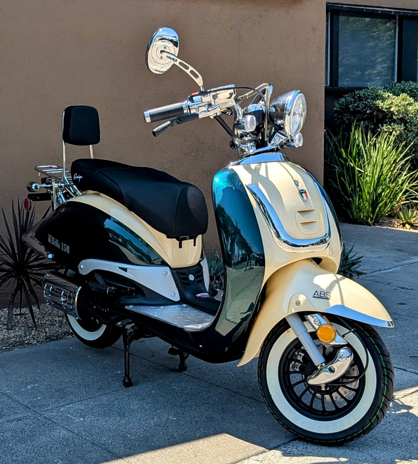 Amigo IL Bello 150cc Retro Gas Scooter