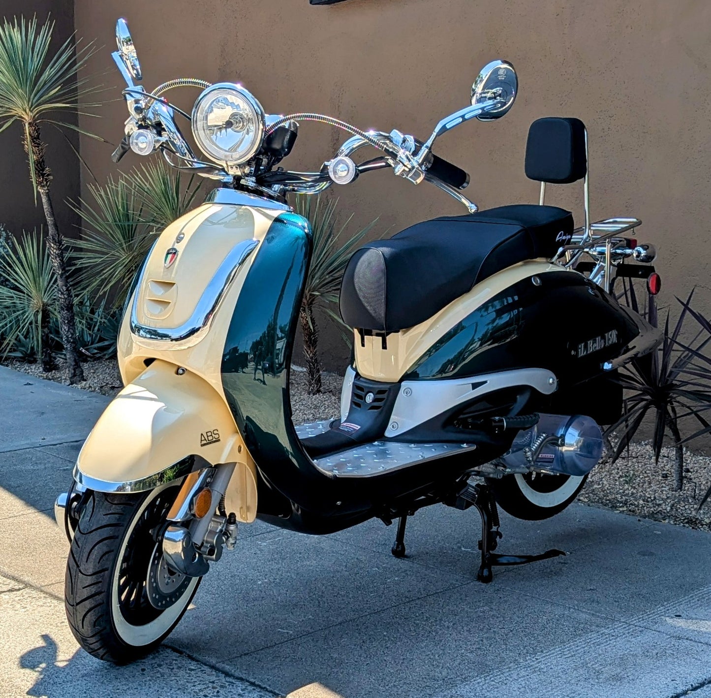Amigo IL Bello 150cc Retro Gas Scooter