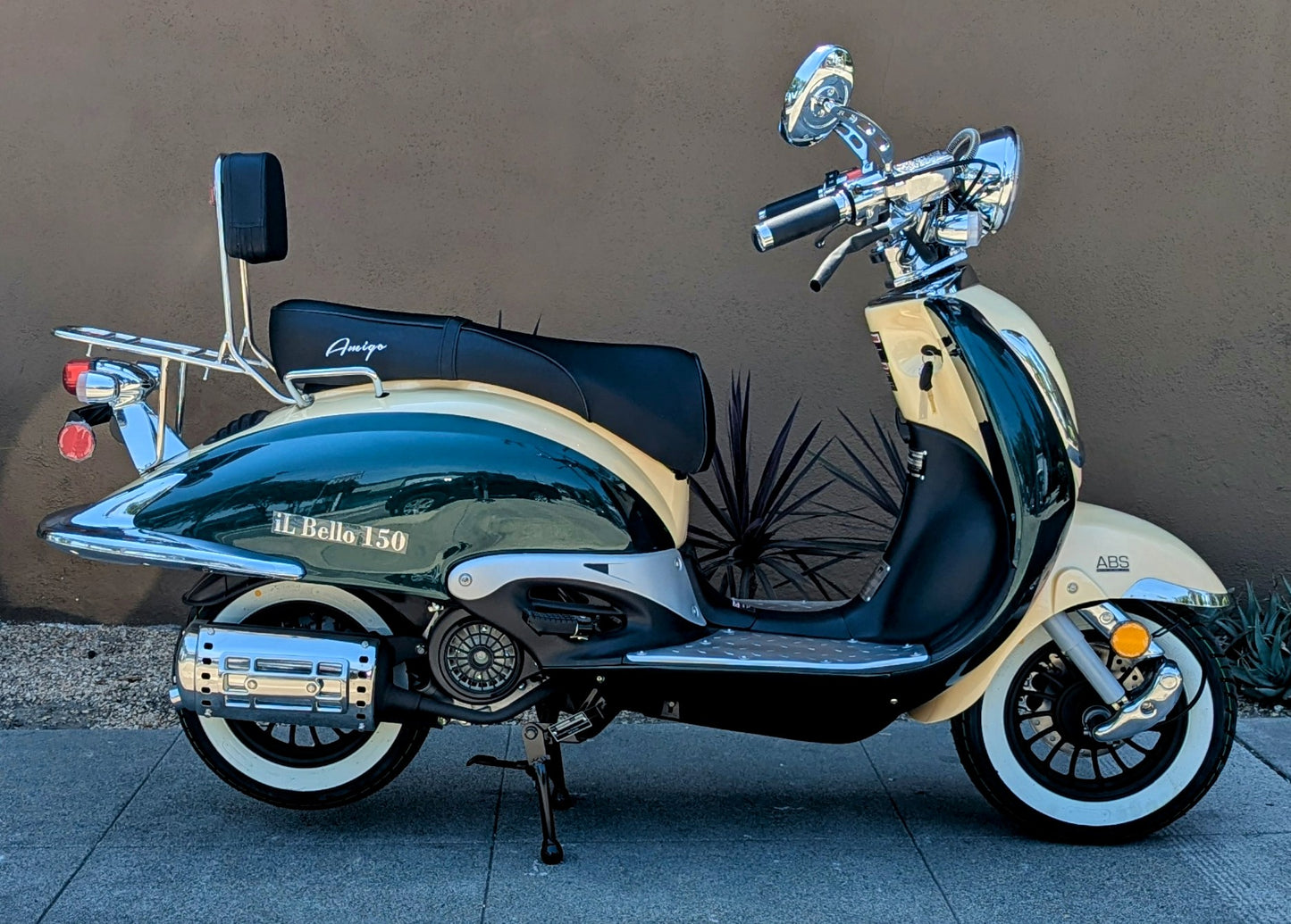 Amigo IL Bello 150cc Retro Gas Scooter