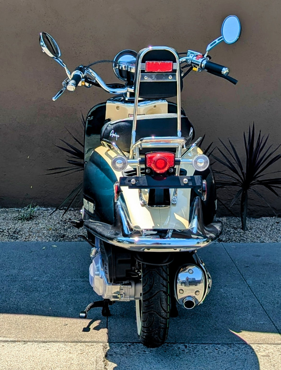 Amigo IL Bello 150cc Retro Gas Scooter