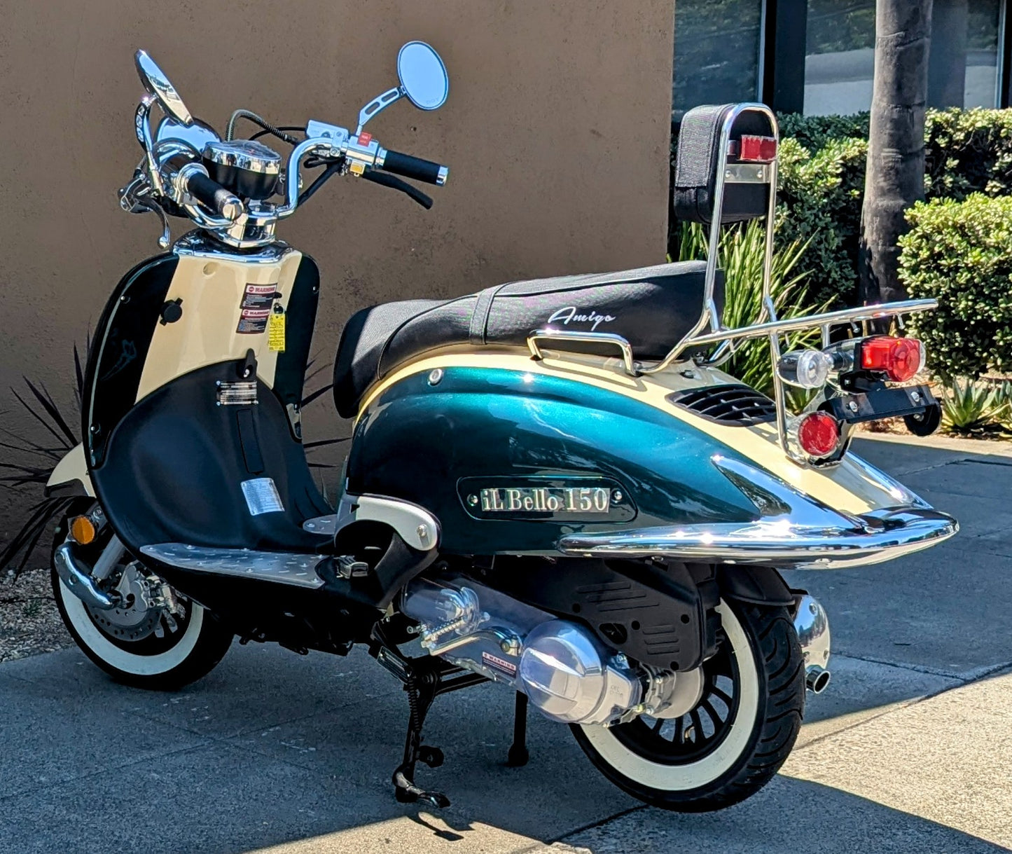 Amigo IL Bello 150cc Retro Gas Scooter