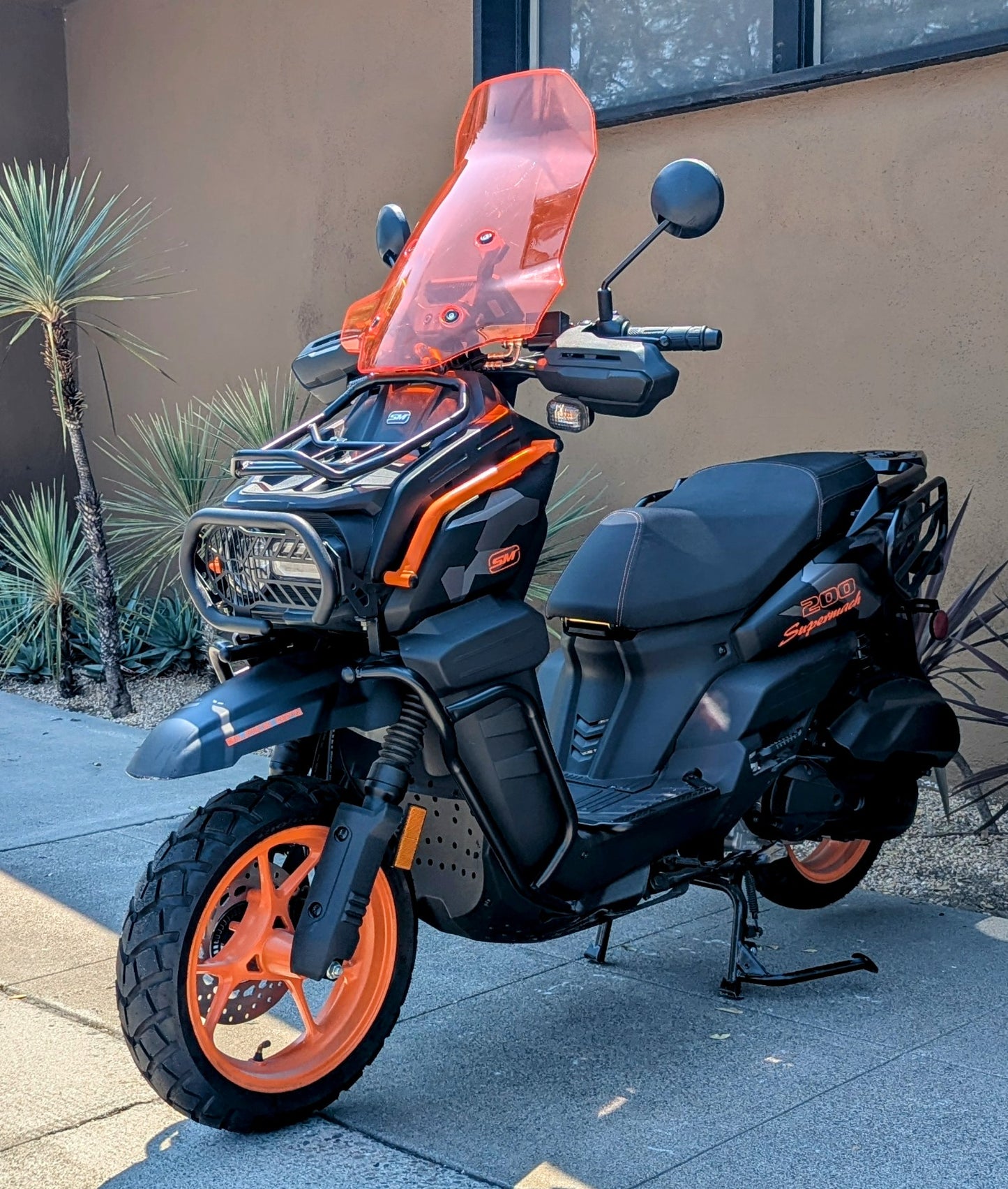 Supermach Tank 200 DLX 200cc EFI Scooter