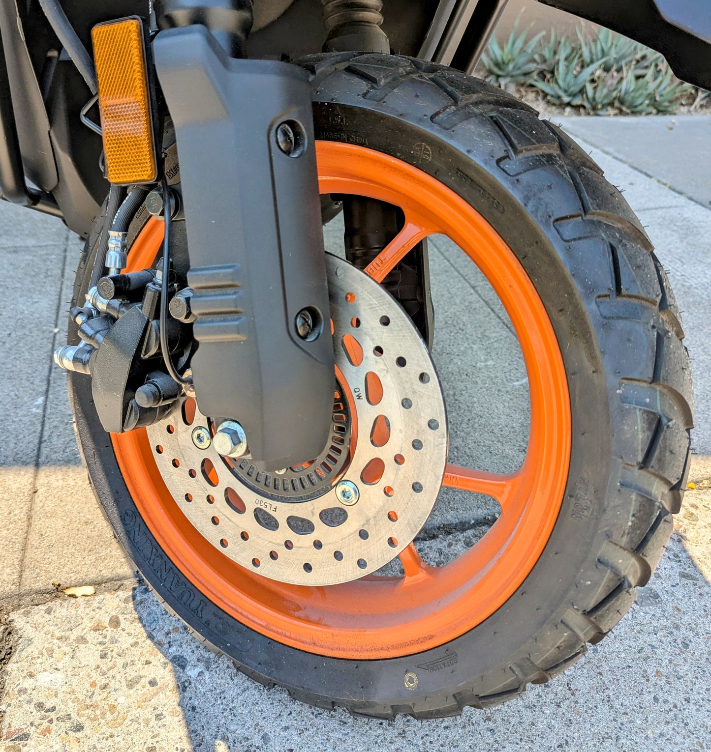 Supermach Tank 200 DLX 200cc EFI Scooter