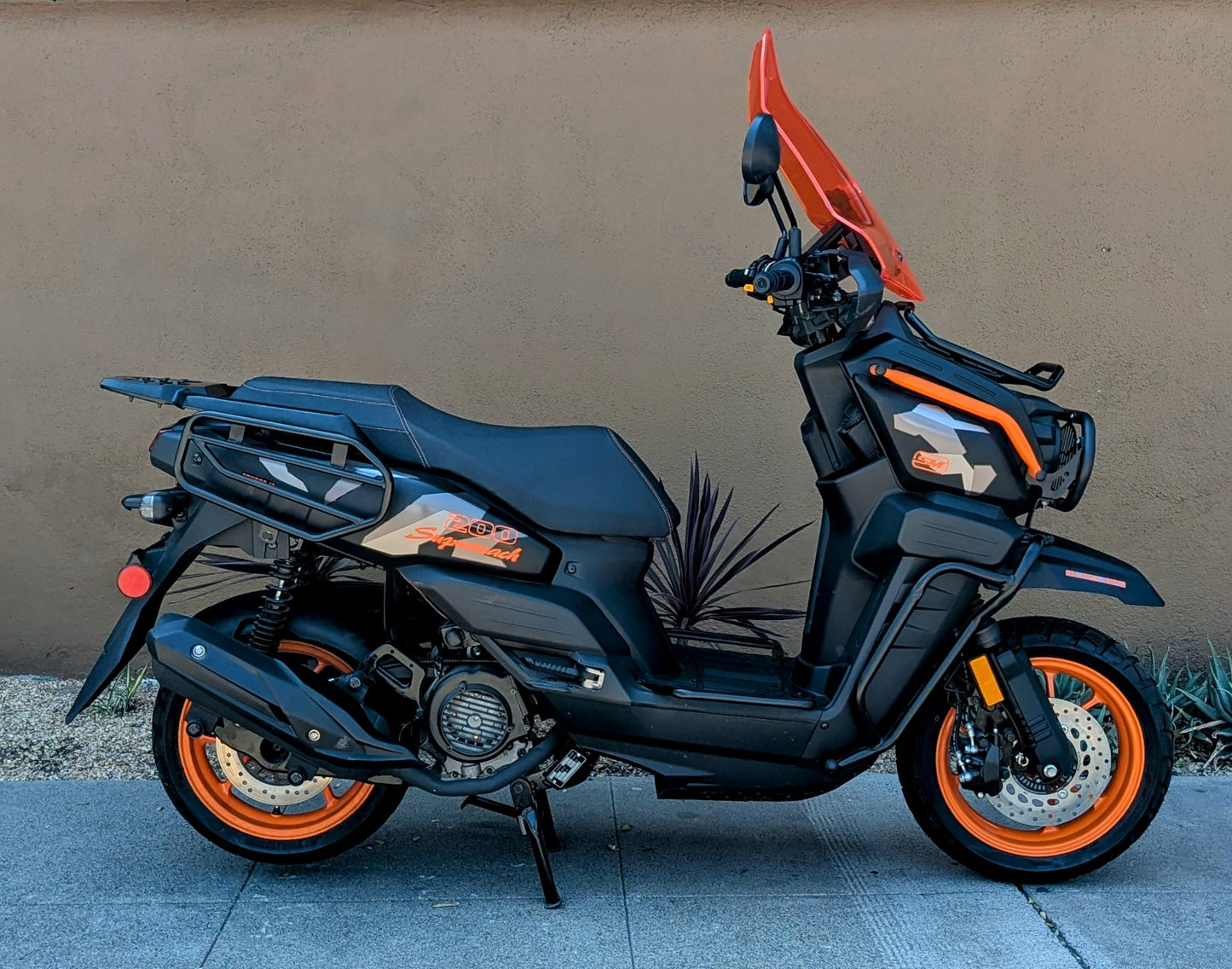 Supermach Tank 200 DLX 200cc EFI Scooter