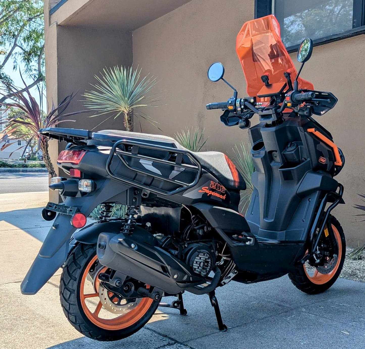 Supermach Tank 200 DLX 200cc EFI Scooter