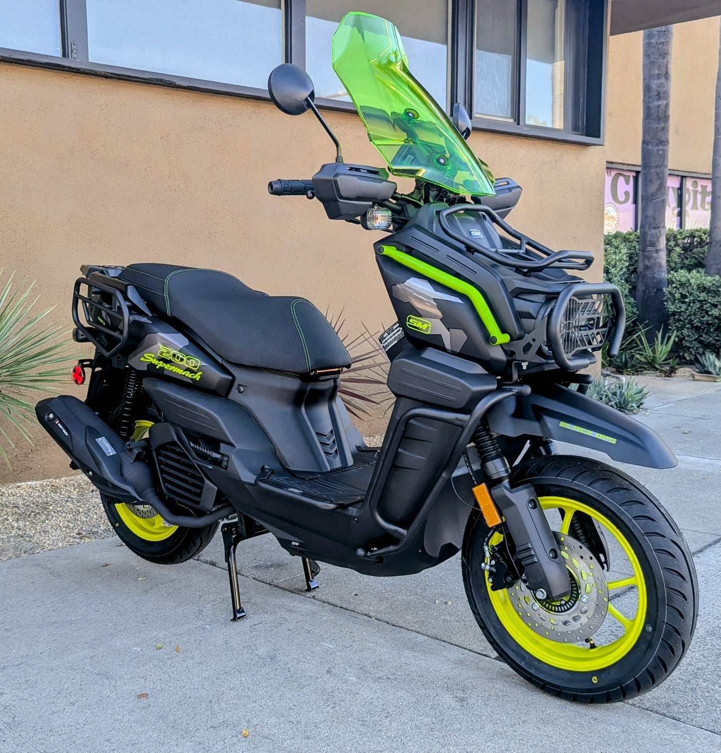 Supermach Tank 200 DLX 200cc EFI Scooter