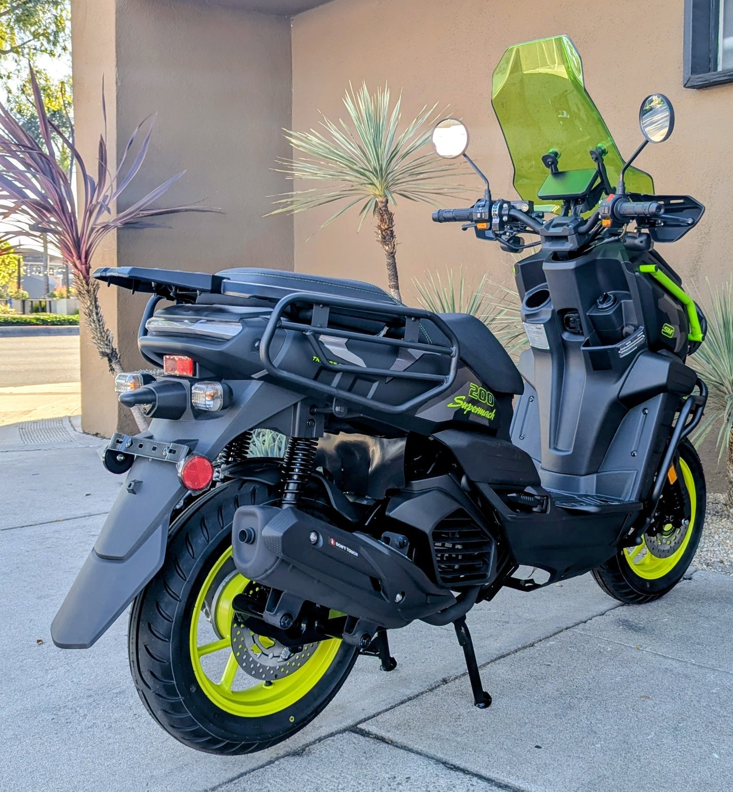 Supermach Tank 200 DLX 200cc EFI Scooter