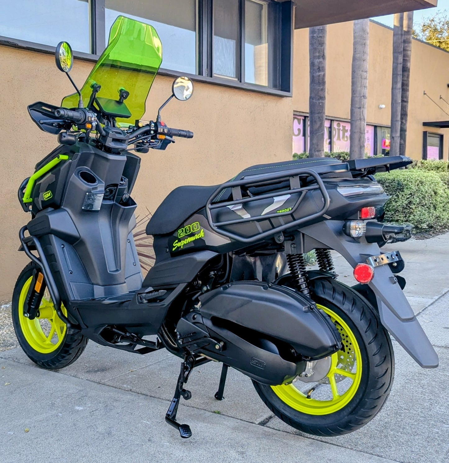 Supermach Tank 200 DLX 200cc EFI Scooter