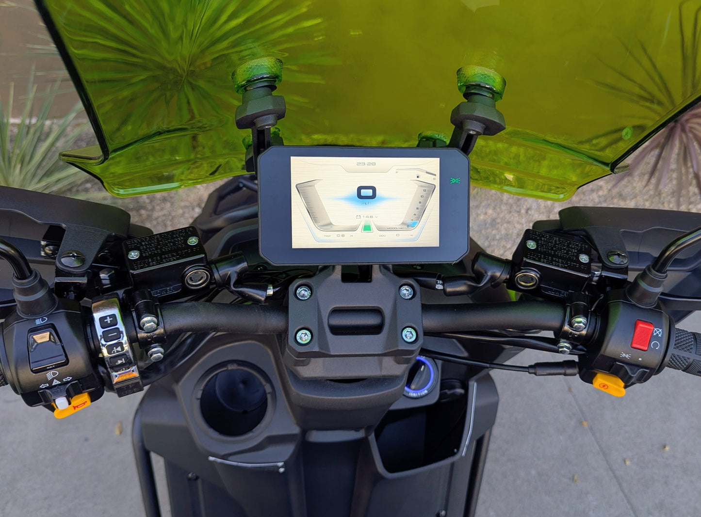 Supermach Tank 200 DLX 200cc EFI Scooter
