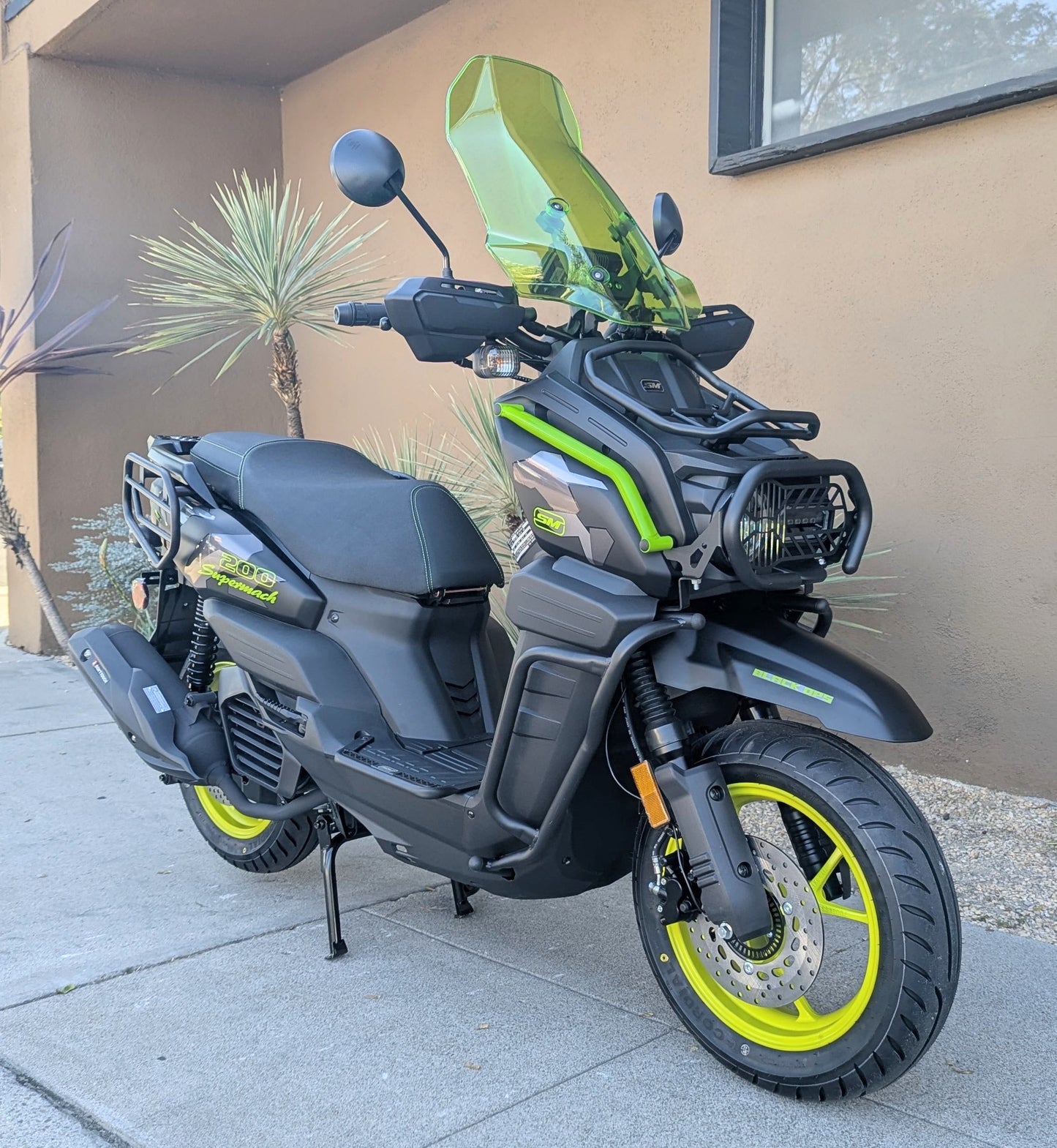 Supermach Tank 200 DLX 200cc EFI Scooter